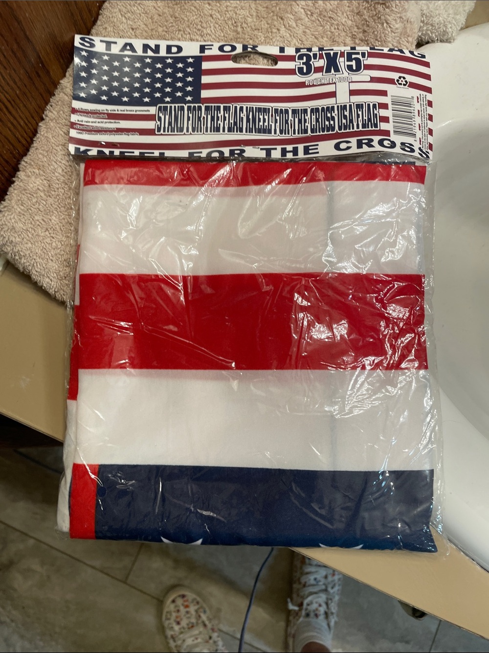 Source Unknown Red White and Blue 3'x5' American Flag - Picture 2 of 4
